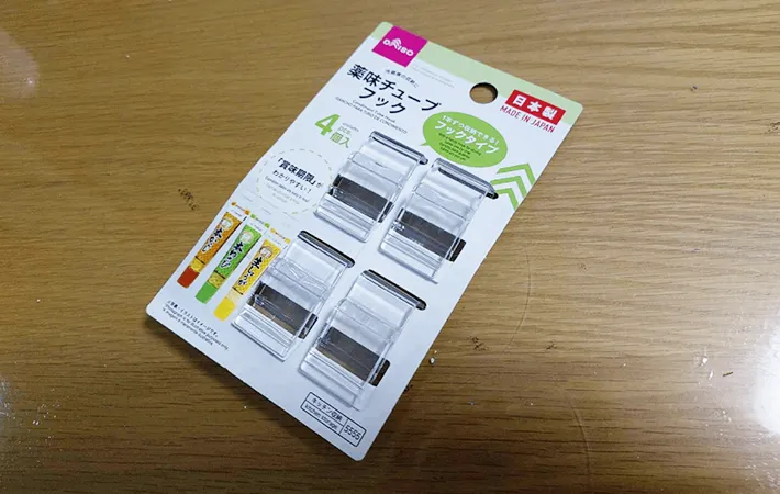 ダイソー「薬味チューブフック」のパッケージ画像（撮影:エニママ）