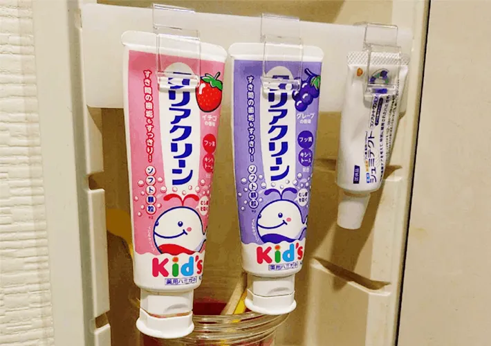 歯磨き粉をぶら下げて収納している画像（撮影:エニママ）