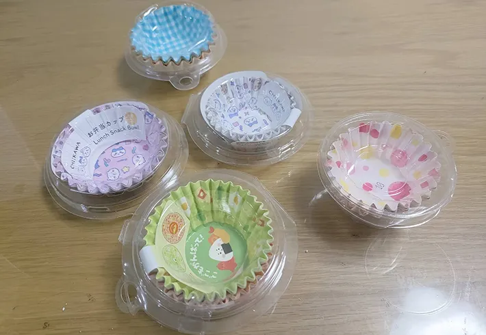 収納前の容器が並んだ画像（撮影：エニママ）