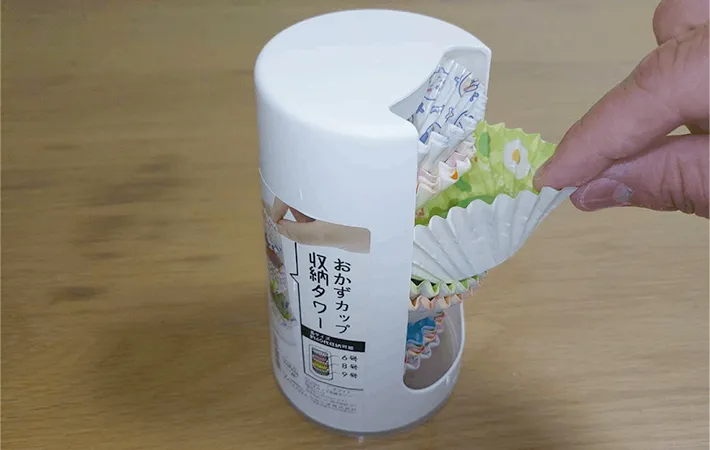 カップを取り出している画像（撮影：エニママ）