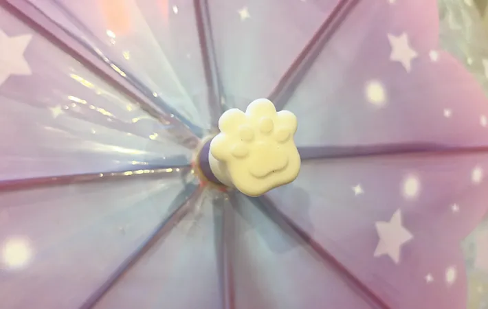 キャップを付けたまま傘を開いた画像（撮影:エニママ）