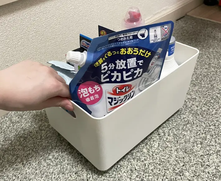 キャスターをつけた収納ボックスを使う写真（撮影：grapeライフハック編集部）