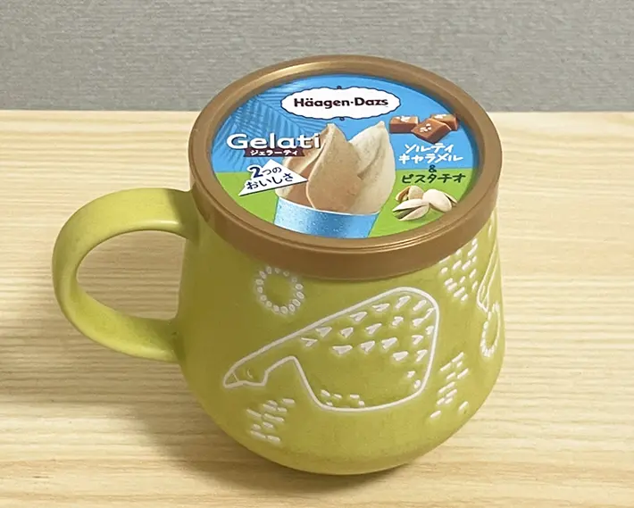 『ハーゲンダッツ』の蓋をカップの蓋として使う写真（撮影：grapeライフハック編集部）