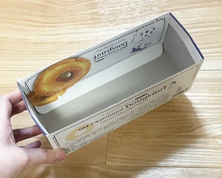 紙箱の蓋を内側に折り畳んだ写真（撮影：grapeライフハック編集部）
