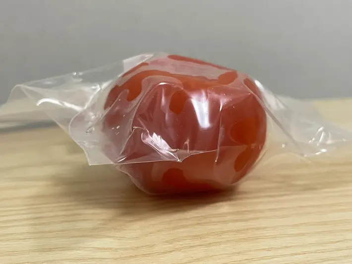 空気を抜いたジッパー袋の写真（撮影：grapeライフハック編集部）