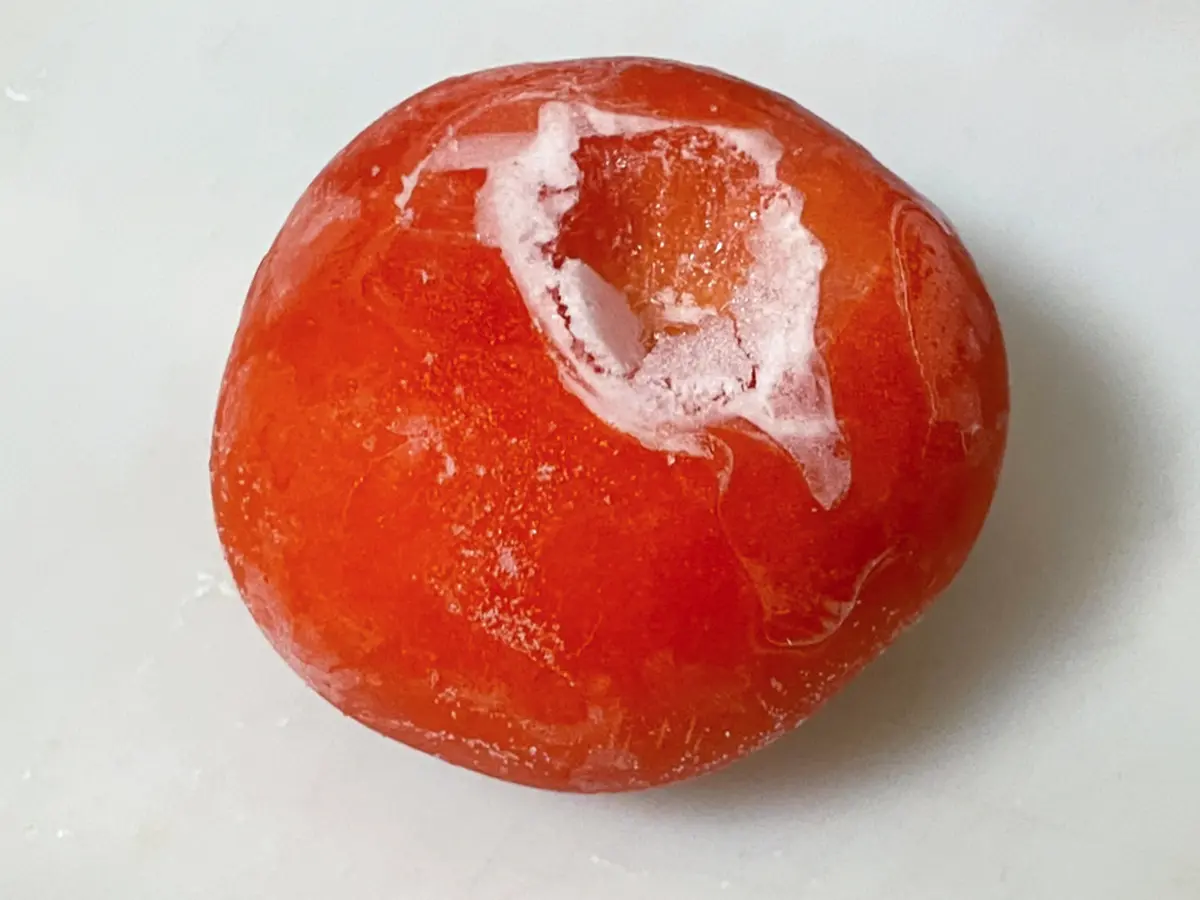 冷凍トマトの写真（撮影：grapeフード編集部）