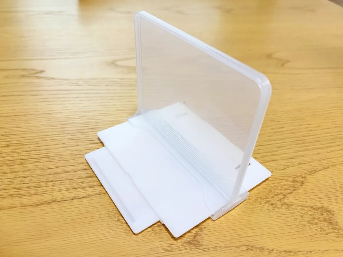 『ダイソー 引き出し用仕切りワイド』の写真（撮影：ワード）