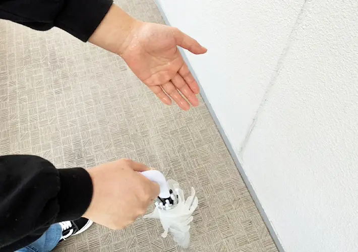 傘のたたみ方写真（撮影：grapeライフハック編集部）