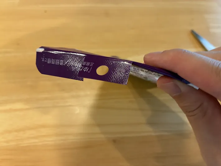 2か所切り込みを入れたふりかけ袋（撮影：grapeライフハック編集部）