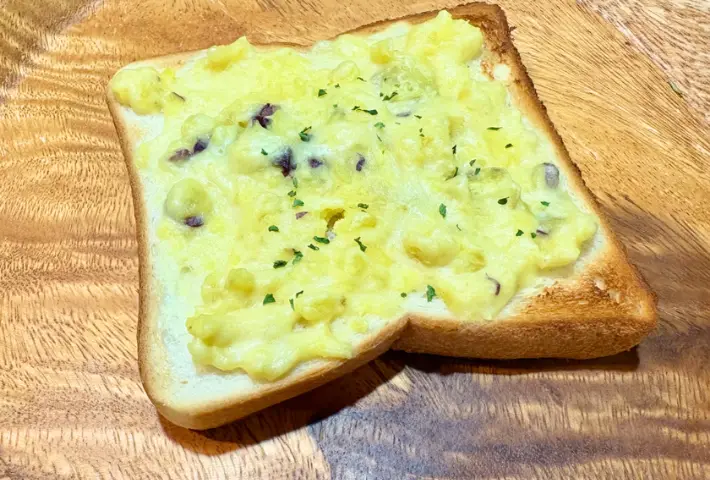 食パンに塗って焼いた画像（撮影：エニママ）