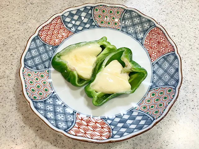 ピーマンとチーズ（撮影：grapeフード編集部）