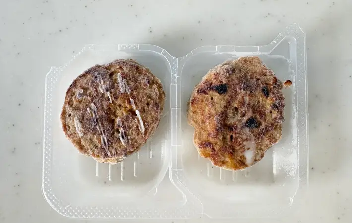ハンバーグを加熱している画像（撮影：エニママ）