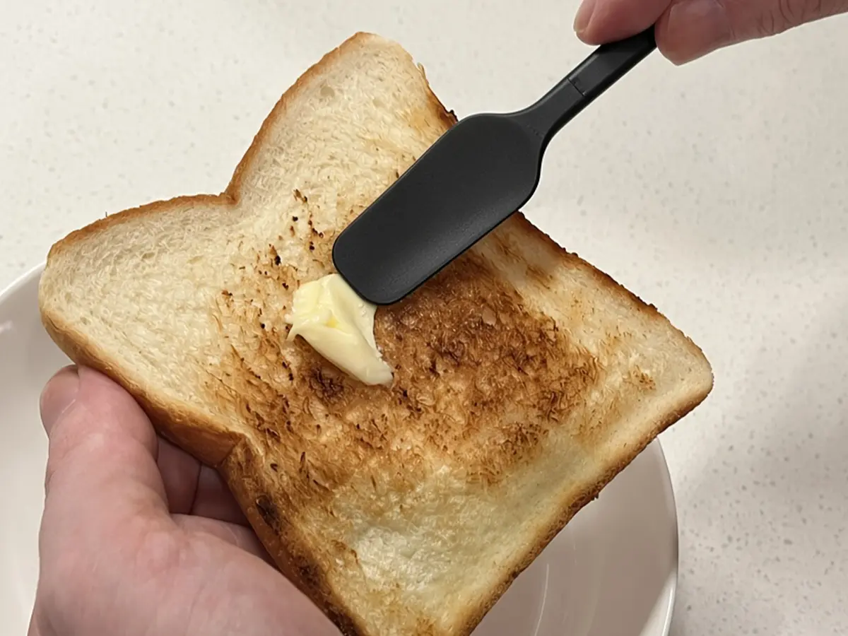 ピーラーを使ったバターの裏ワザの写真(撮影:grapeフード編集部)