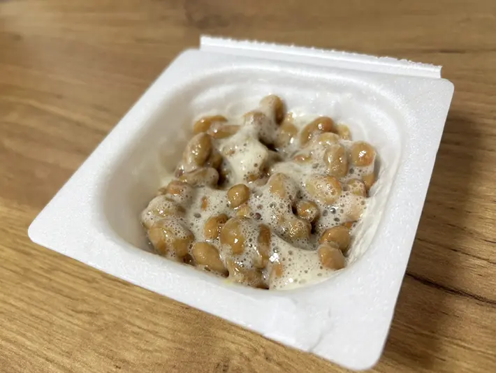 混ぜた納豆の画像（撮影：grapeフード編集部）
