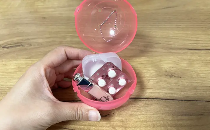 リップクリームや薬を入れたカプセルトイの画像（撮影：grapeライフハック編集部）