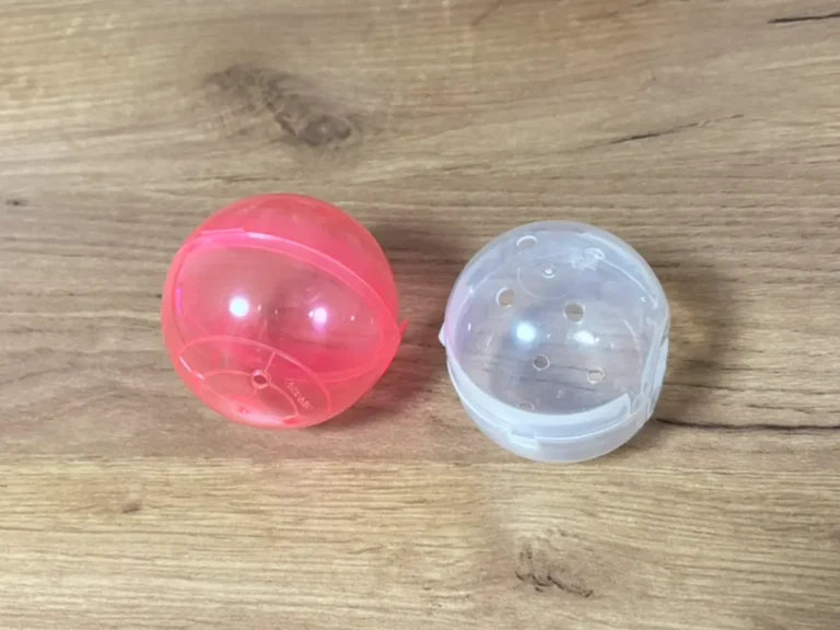 2個のカプセルトイの画像(撮影:grapeライフハック編集部)