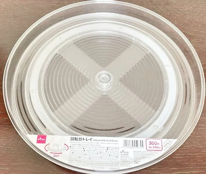 『DAISO 回転台トレイ』の写真（撮影：ワード）