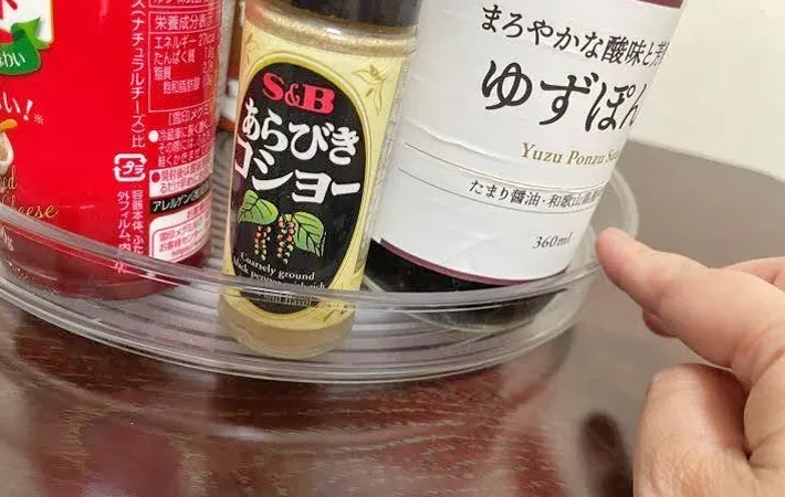 『DAISO 回転台トレイ』の使用写真（撮影：ワード）
