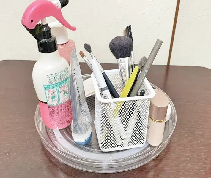 『DAISO 回転台トレイ』の使用写真（撮影：ワード）