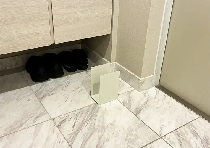 ブックエンドでダンボールストッカを作る手順写真（撮影：grapeライフハック編集部）
