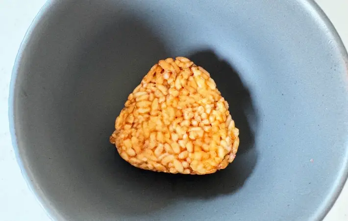 茶碗に焼きおにぎりを入れた画像（撮影：エニママ）