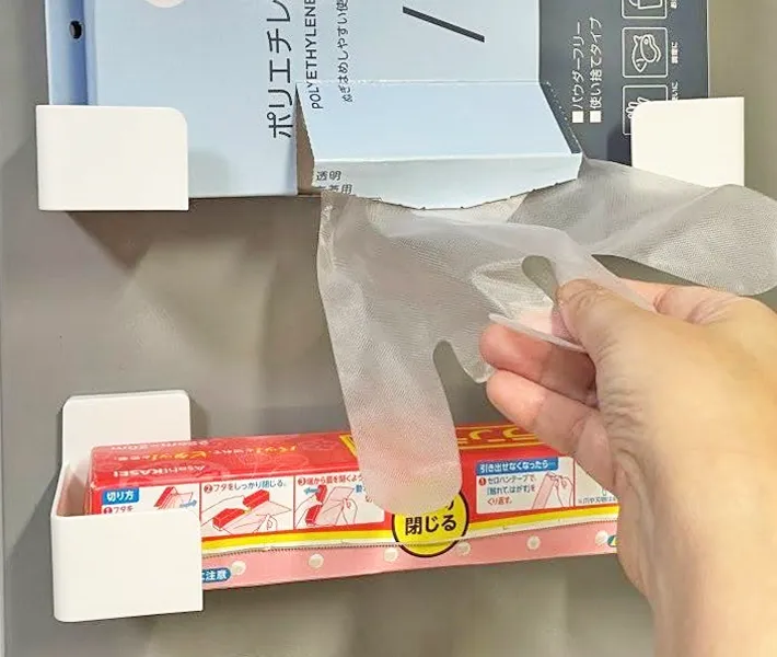 『ダイソー nomaラップ＆ティッシュホルダー（マグネット）』の使用写真（撮影：ワード）