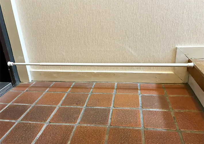 つっぱり棒の活用写真（撮影：grapeライフハック編集部）