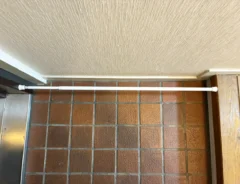 つっぱり棒の活用写真（撮影：grapeライフハック編集部）