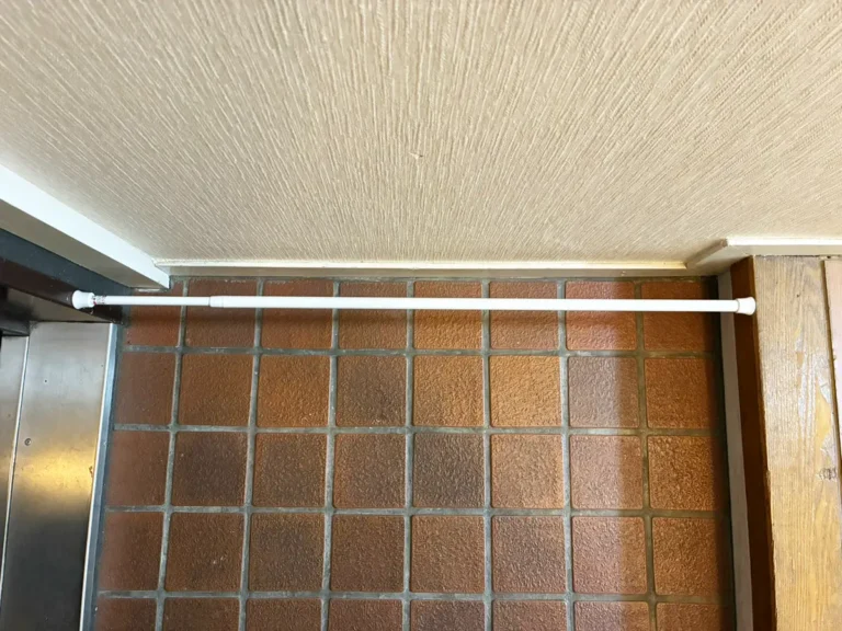 つっぱり棒の活用写真(撮影:grapeライフハック編集部)