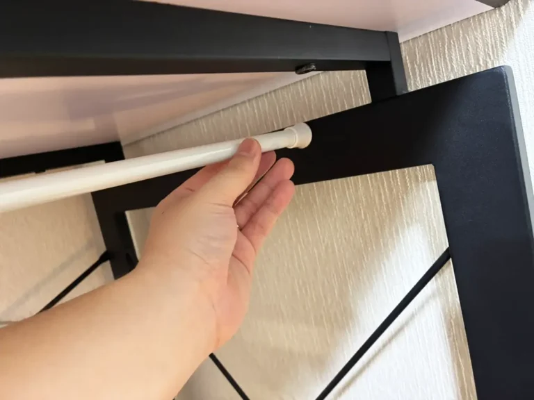 つっぱり棒の活用写真(撮影:grapeライフハック編集部)