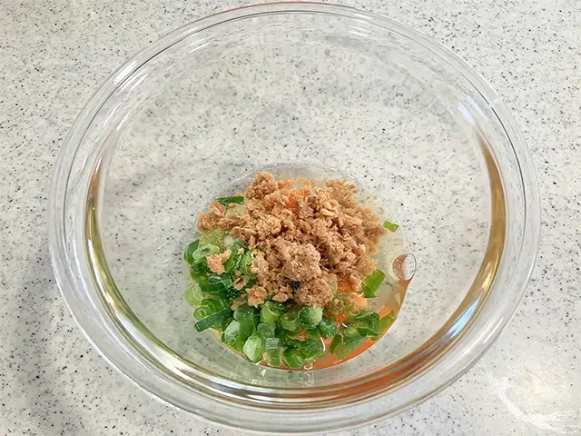 ボウルに材料を入れた場面（撮影：grapeフード編集部）