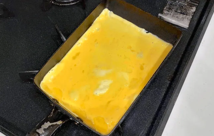 卵液を流し入れた画像（撮影：エニママ）