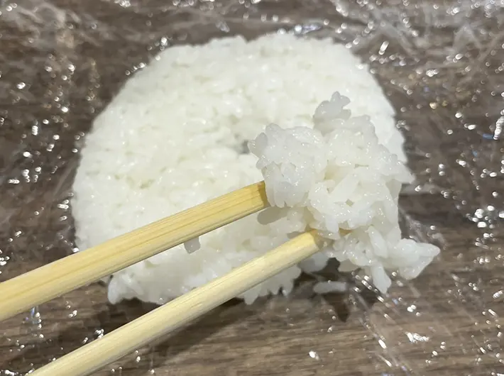 電子レンジで解凍したご飯の写真（撮影：grapeフード編集部）