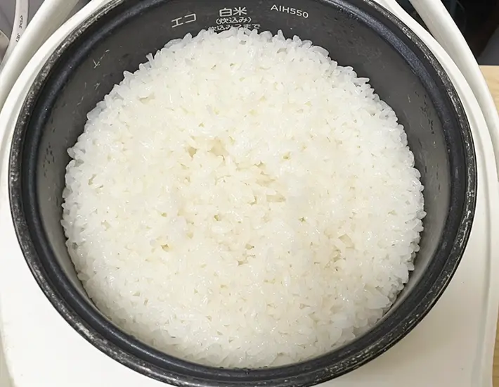 炊き上がったご飯の写真（撮影：grapeフード編集部）
