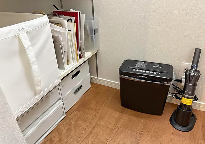 書類専用ボックスとシュレッダーの写真（撮影：Classy Life）