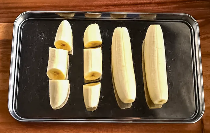 『玉子焼き器のバナナロールケーキ』を作る写真（撮影：小泉明代）