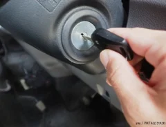 車のキーの写真
