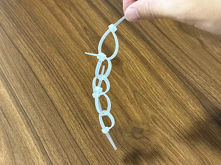 5個を連結した結束バンド（撮影：grapeライフハック編集部）