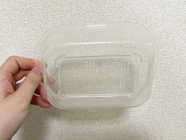 油汚れが落ちたタッパーの写真（撮影：grapeライフハック編集部）