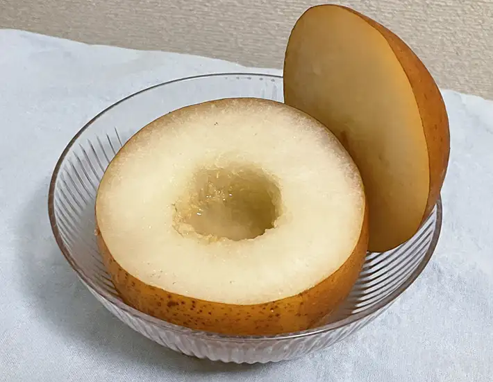 電子レンジで温めた梨の写真（撮影：grapeフード編集部）