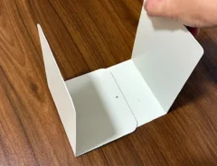 向かい合わせにしたブックエンド（撮影：grapeライフハック編集部）