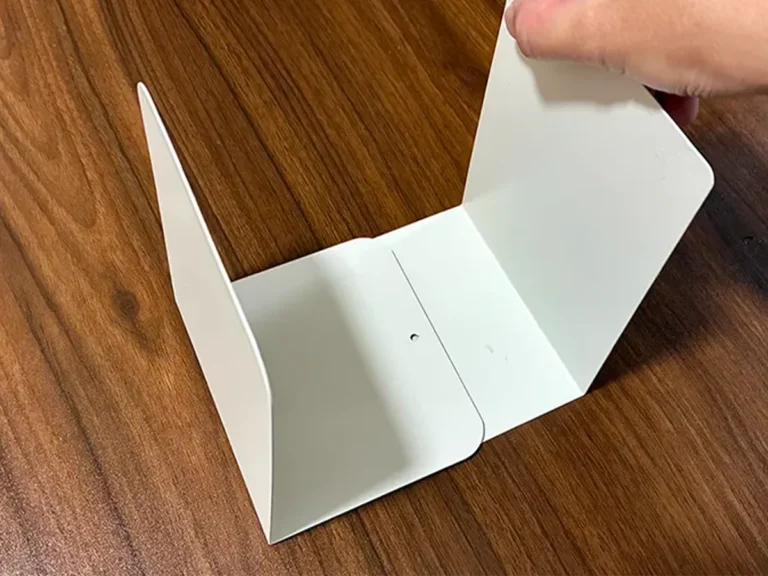 向かい合わせにしたブックエンド（撮影：grapeライフハック編集部）