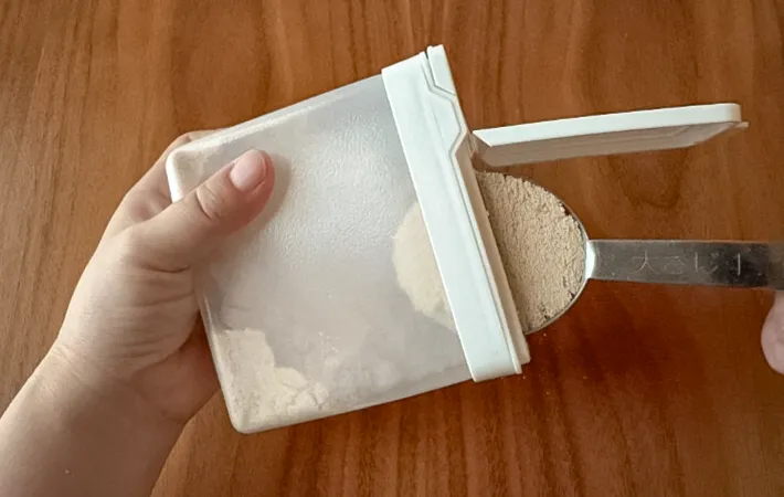『揉んでほぐせる調味料ストッカー』の使用写真（撮影：ワード）