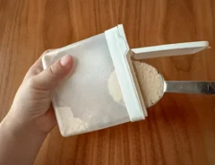 『揉んでほぐせる調味料ストッカー』の使用写真（撮影：ワード）