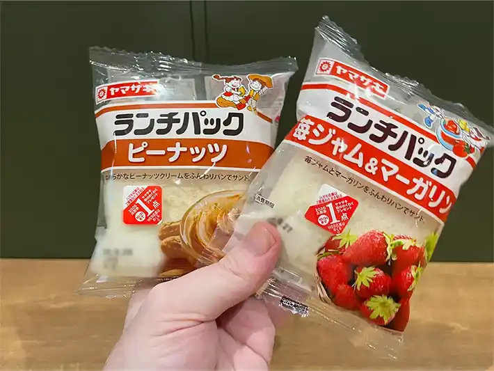 ランチパックのピーナッツバタージャムサンドイッチの写真（撮影：grapeフード編集部）
