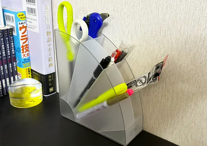 デスク収納スタンドの写真（撮影：grapeライフハック編集部）