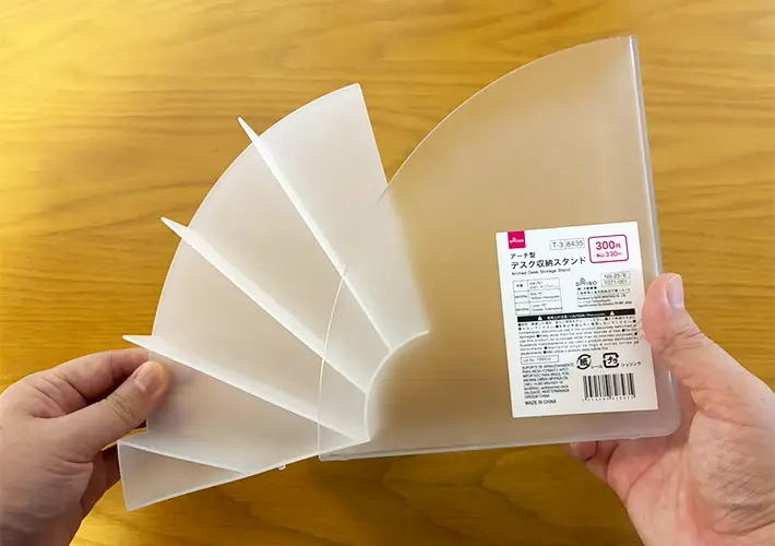 デスク収納スタンドの写真（撮影：grapeライフハック編集部）