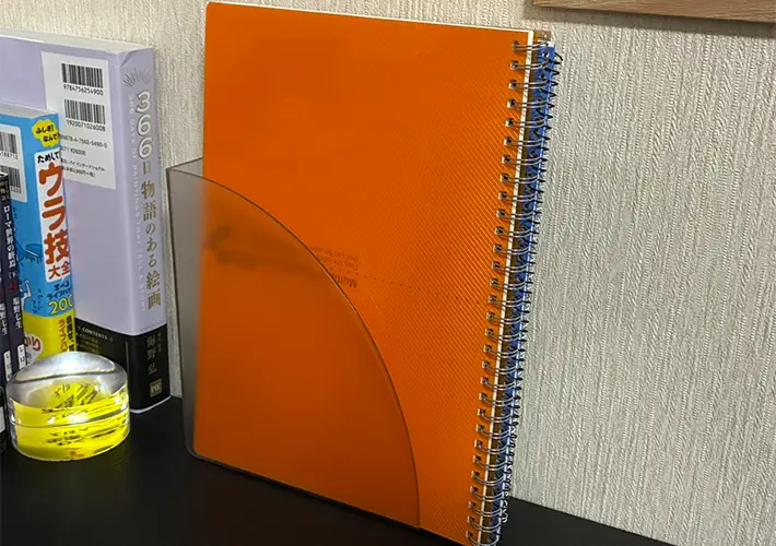 デスク収納スタンドの写真（撮影：grapeライフハック編集部）