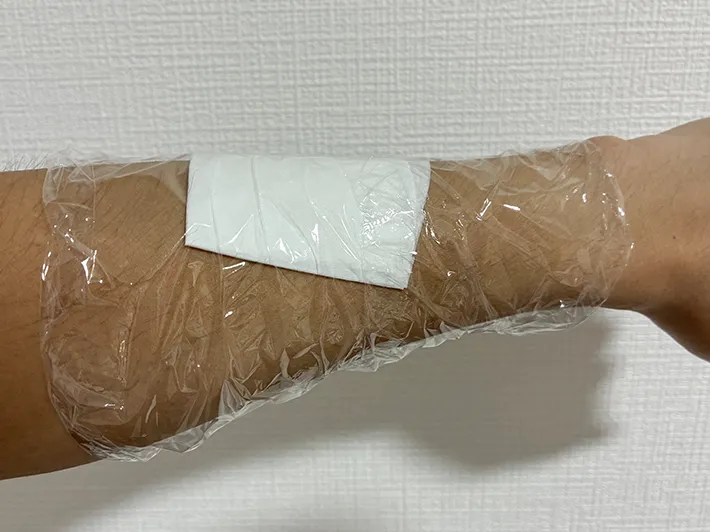 布の上に巻いたラップ（撮影：grapeライフハック編集部）