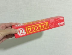 手で持ったラップ（撮影：grapeライフハック編集部）